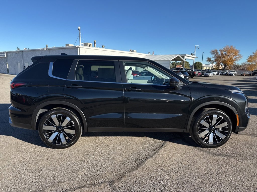 New 2025 Mitsubishi Outlander SE image 8