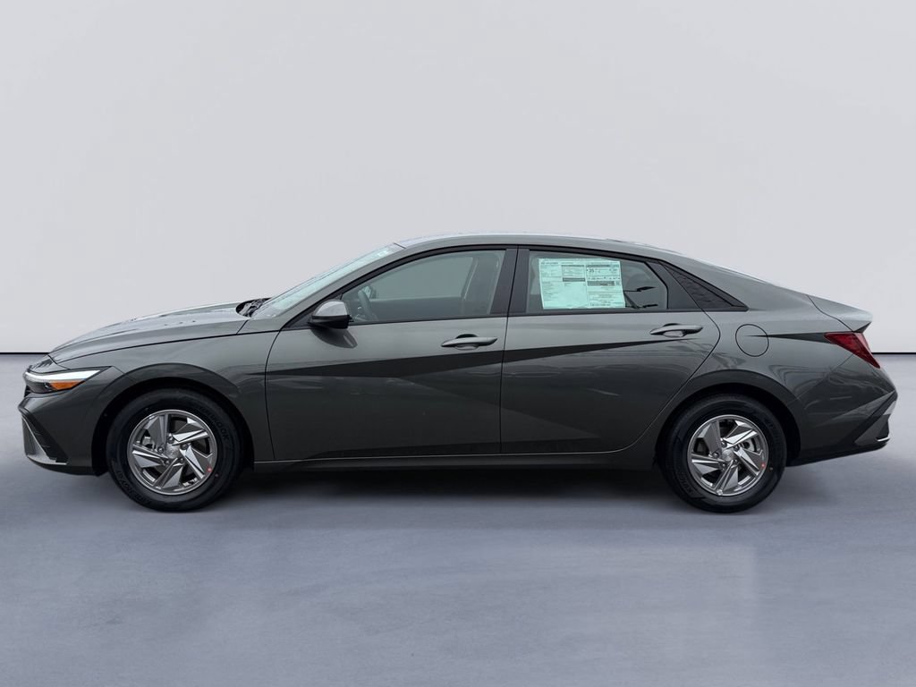 New 2026 Hyundai Elantra SE FWD image 6
