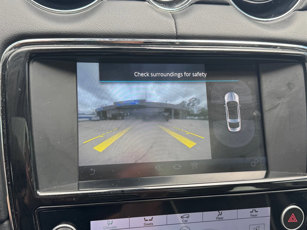 Used 2017 Jaguar XJ R-Sport image 8