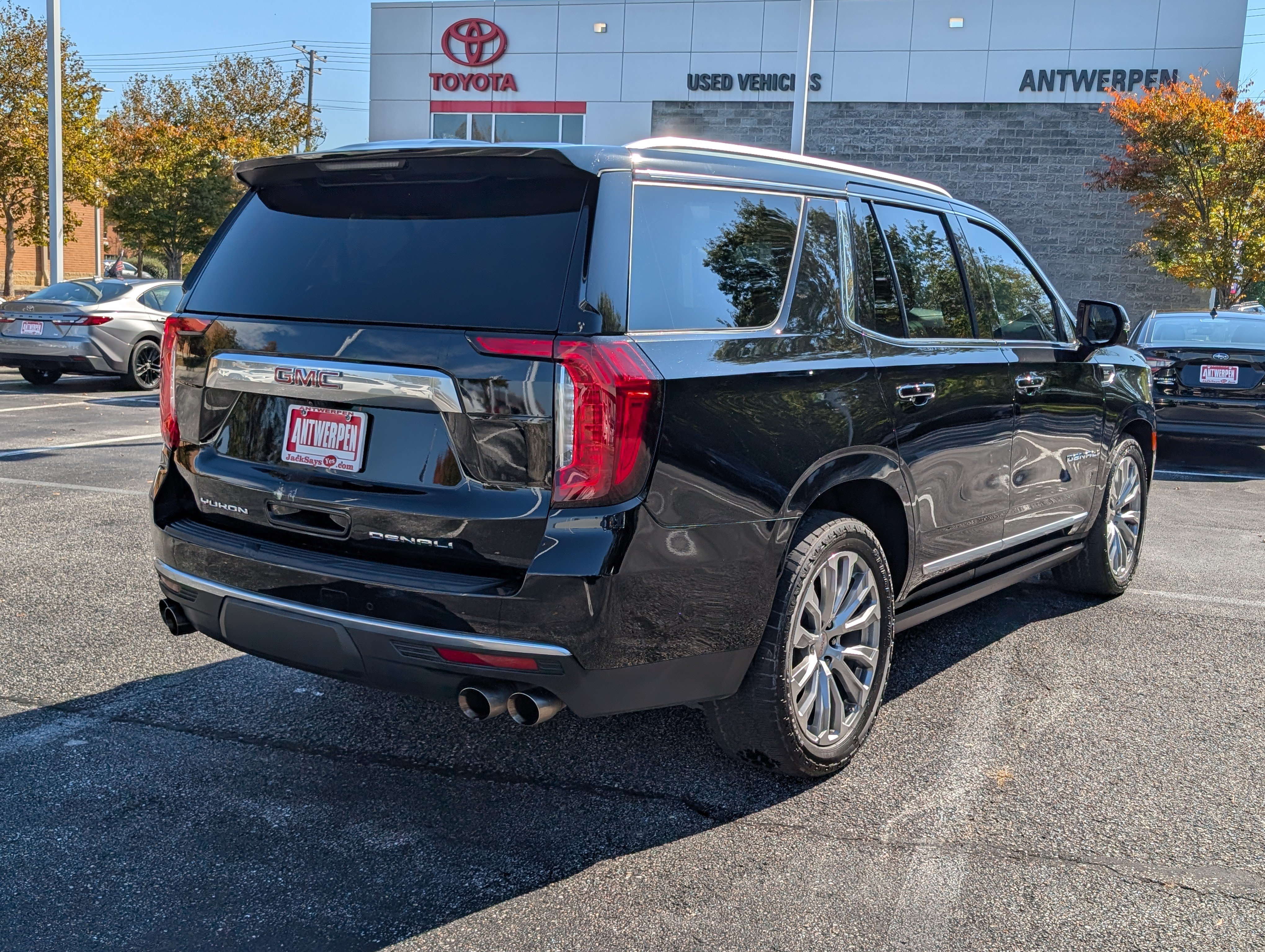 Used 2023 GMC Yukon Denali w/ Denali Reserve Package AWD/4WD image 2