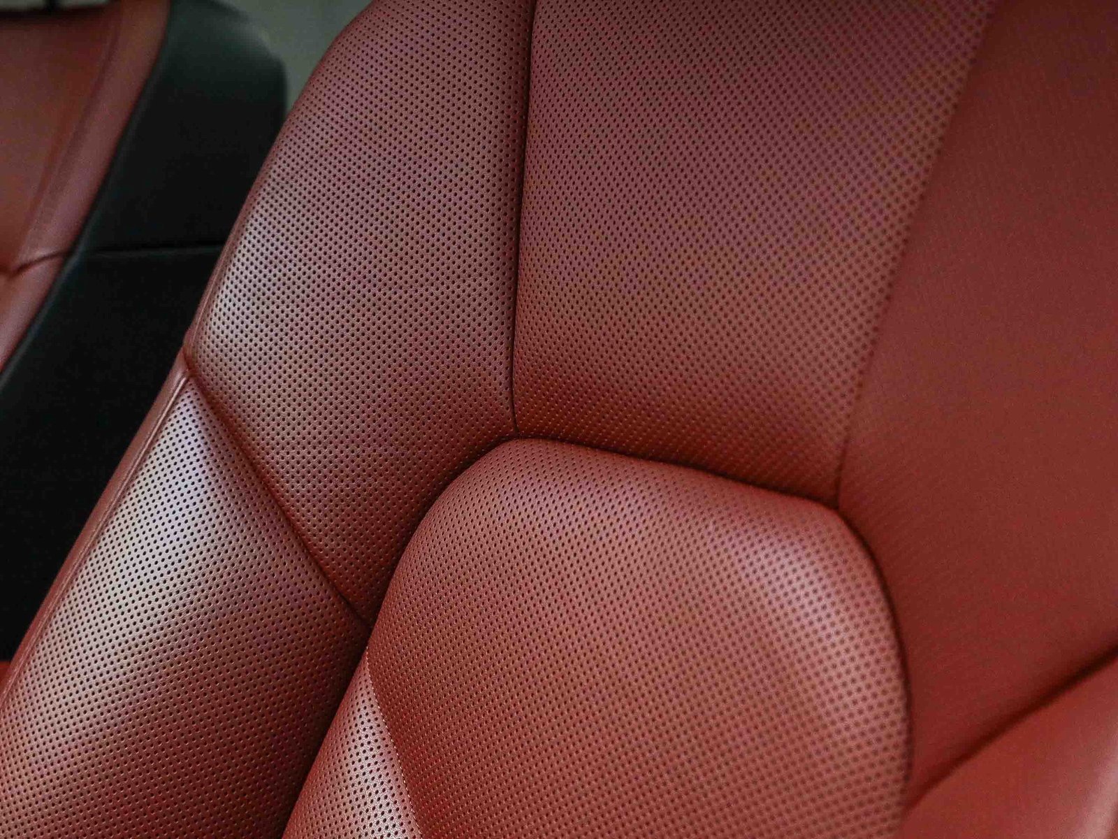 Used 2025 Porsche Macan image 27