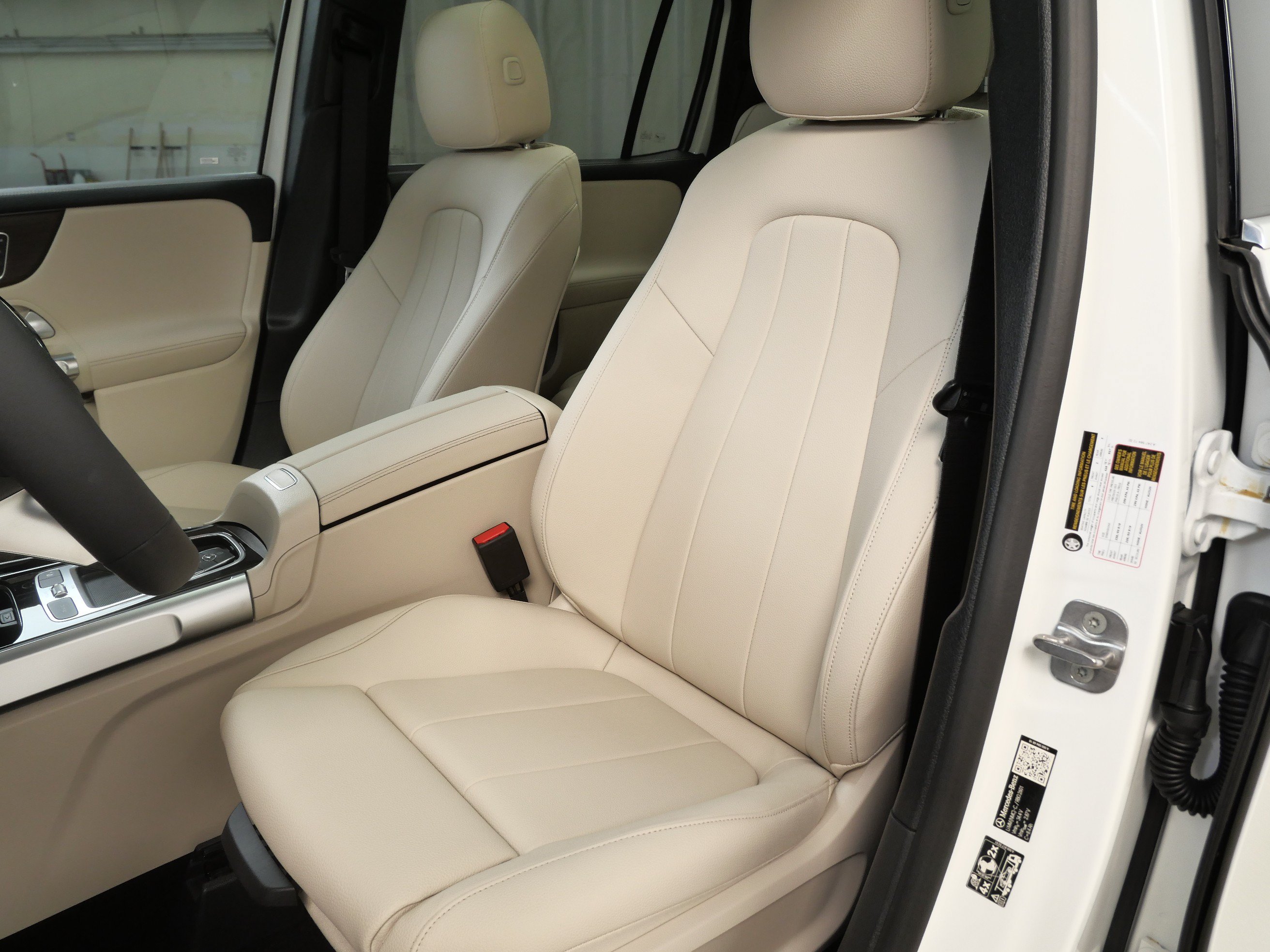 New 2026 Mercedes-Benz GLB 250 4MATIC image 3