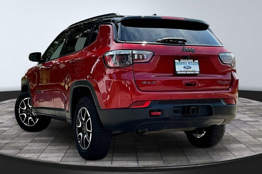 Used 2025 Jeep Compass Trailhawk w/ Trailer Tow Group AWD/4WD image 4