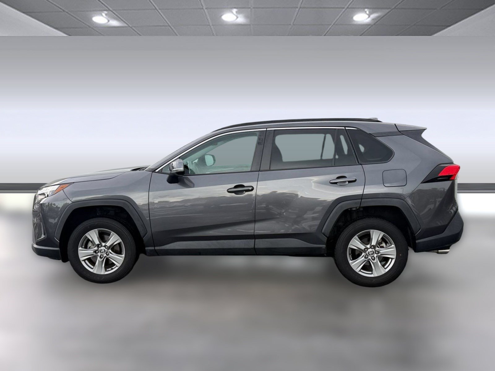 Used 2023 Toyota RAV4 XLE w/ Convenience Package FWD image 2