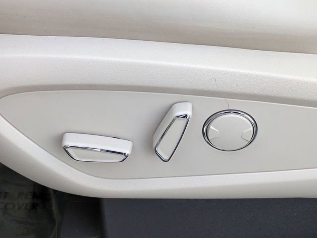 Used 2019 Lincoln Nautilus Select w/ Cargo Utility Package FWD image 12