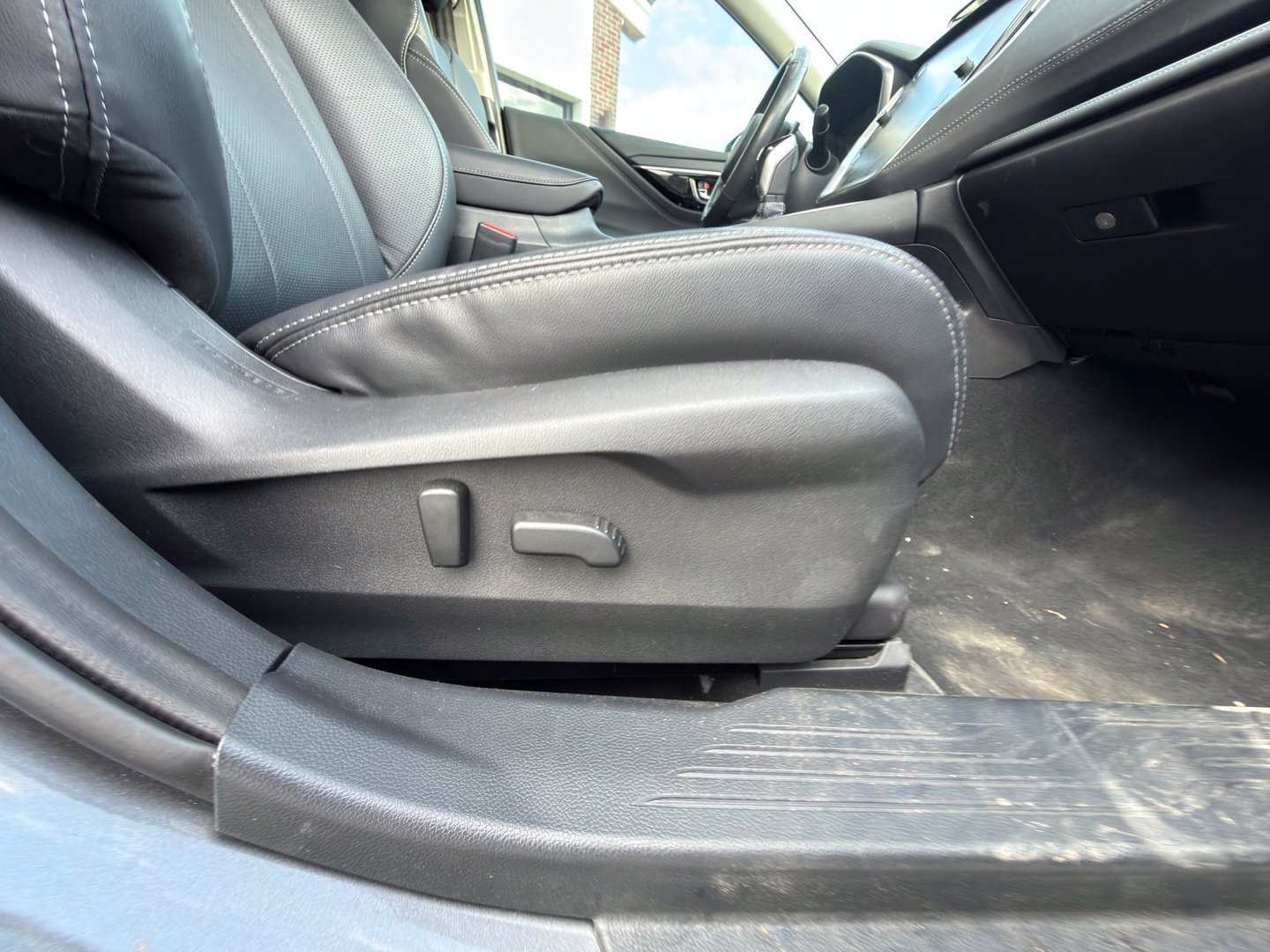 Used 2023 Subaru Outback Touring XT AWD/4WD image 44