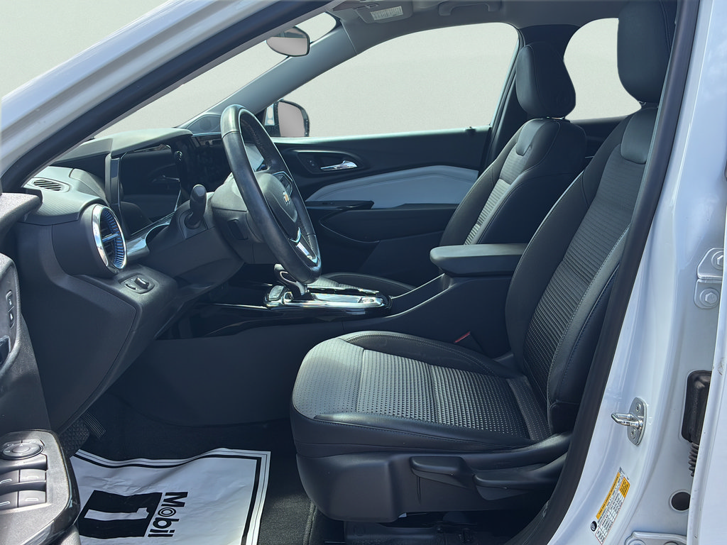 Used 2024 Chevrolet Trax LT w/ Driver Confidence Package FWD image 19