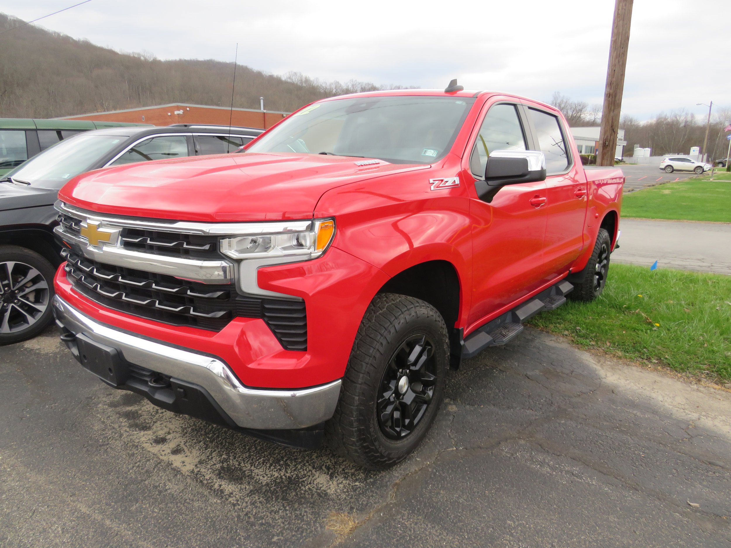 Used 2022 Chevrolet Silverado 1500 LT w/ Z71 Off-Road Package AWD/4WD image 17