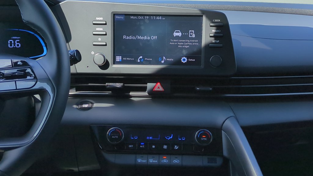Certified 2025 Hyundai Elantra Sport FWD image 13