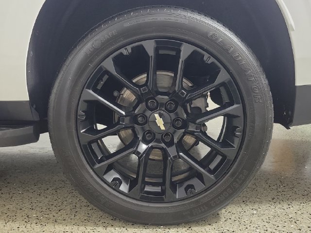 Used 2022 Chevrolet Suburban LT RWD image 9