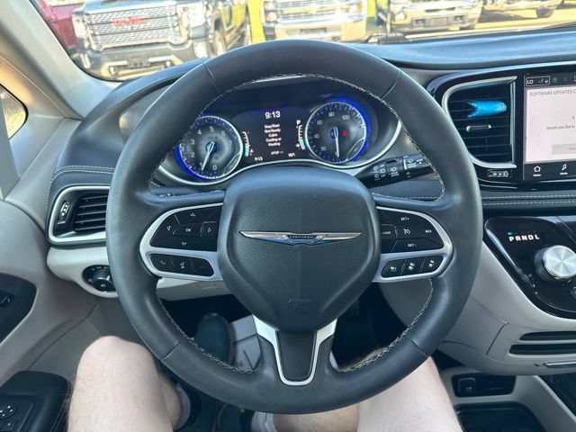 Used 2024 Chrysler Pacifica Touring-L FWD image 15