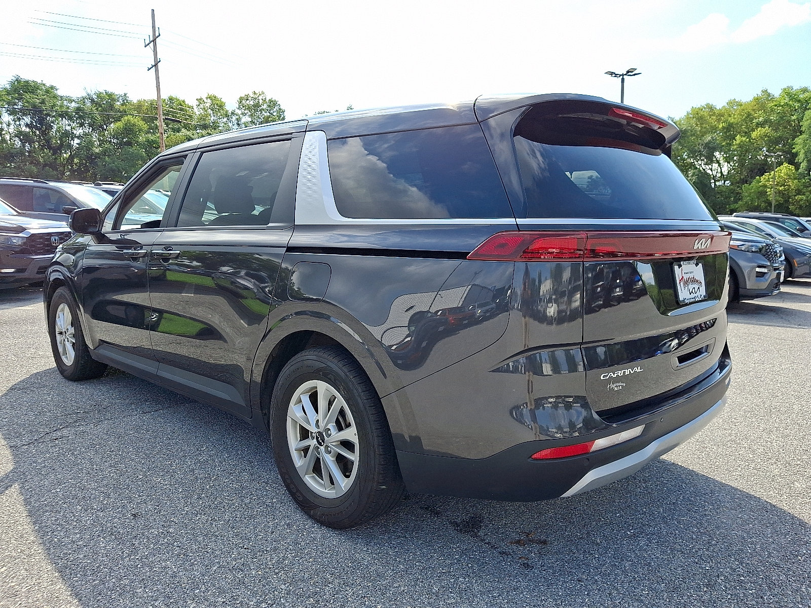 Certified 2024 Kia Carnival LX FWD image 4