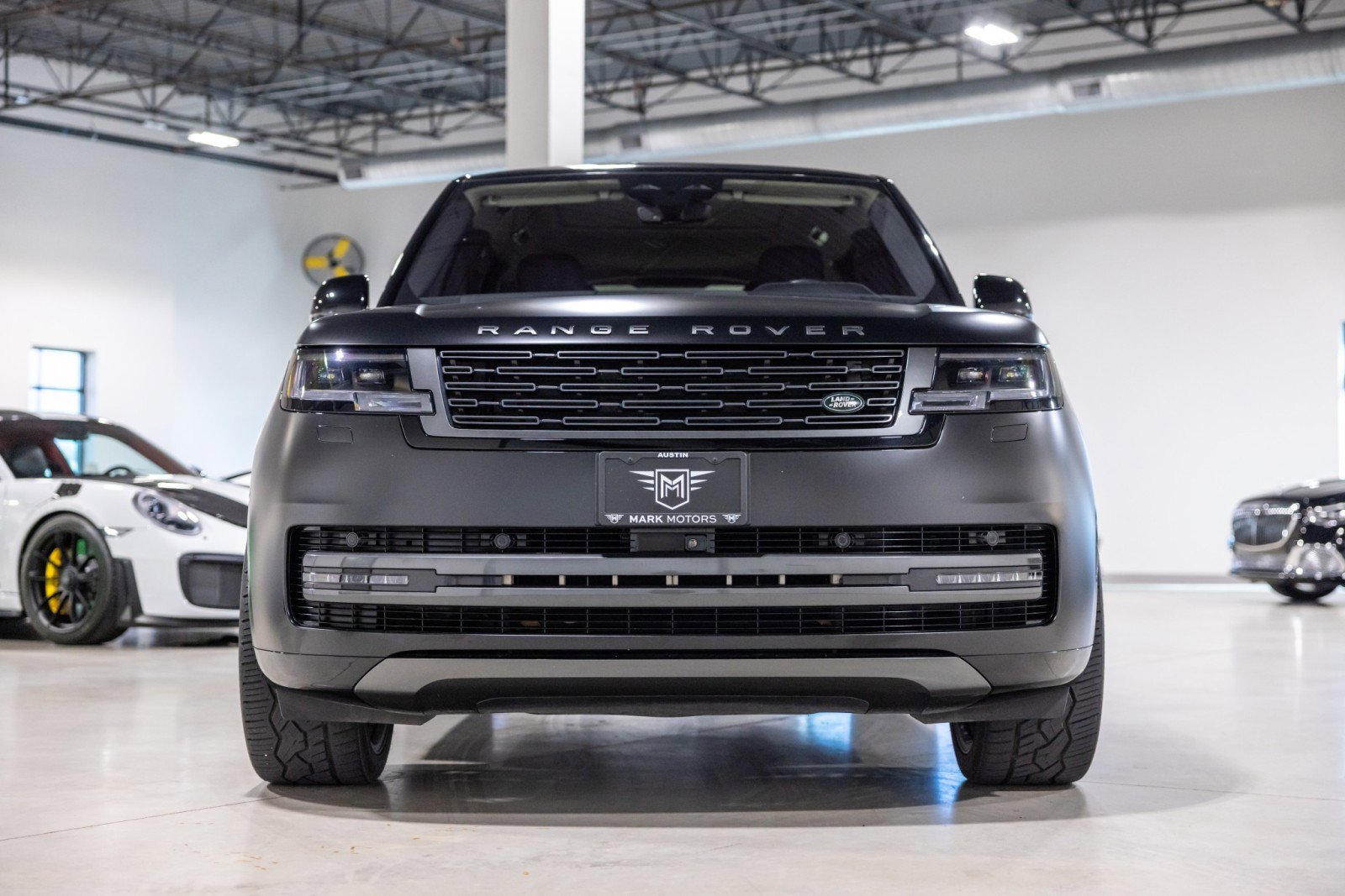 Used 2023 Land Rover Range Rover SE image 2