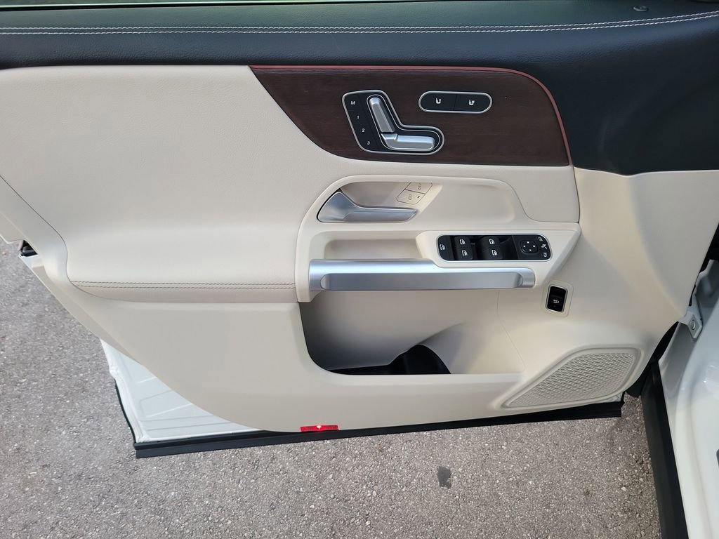 Used 2021 Mercedes-Benz GLB 250 image 16