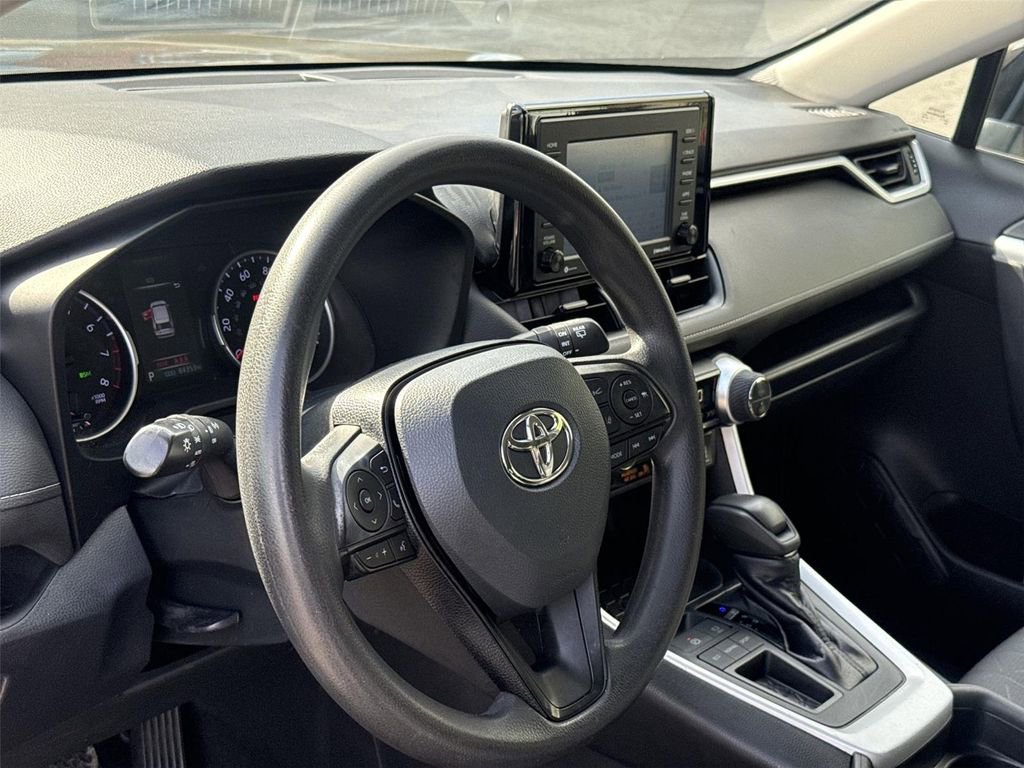 Used 2020 Toyota RAV4 XLE FWD image 9