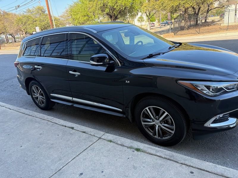 Used 2020 INFINITI QX60 Luxe w/ Essential Package FWD image 2