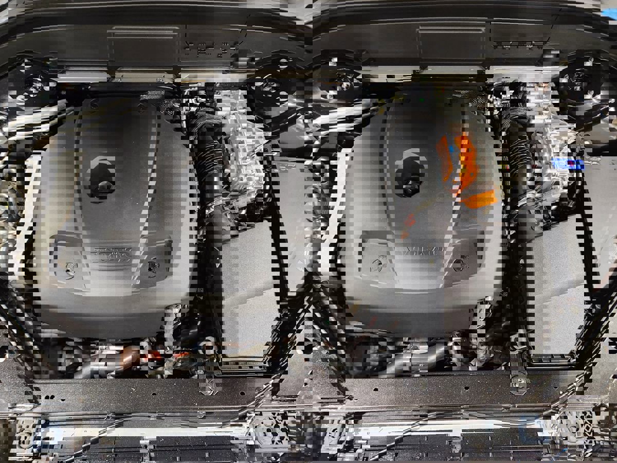 Used 2023 Volvo XC60 T8 Plus w/ Protection Package Premier image 52