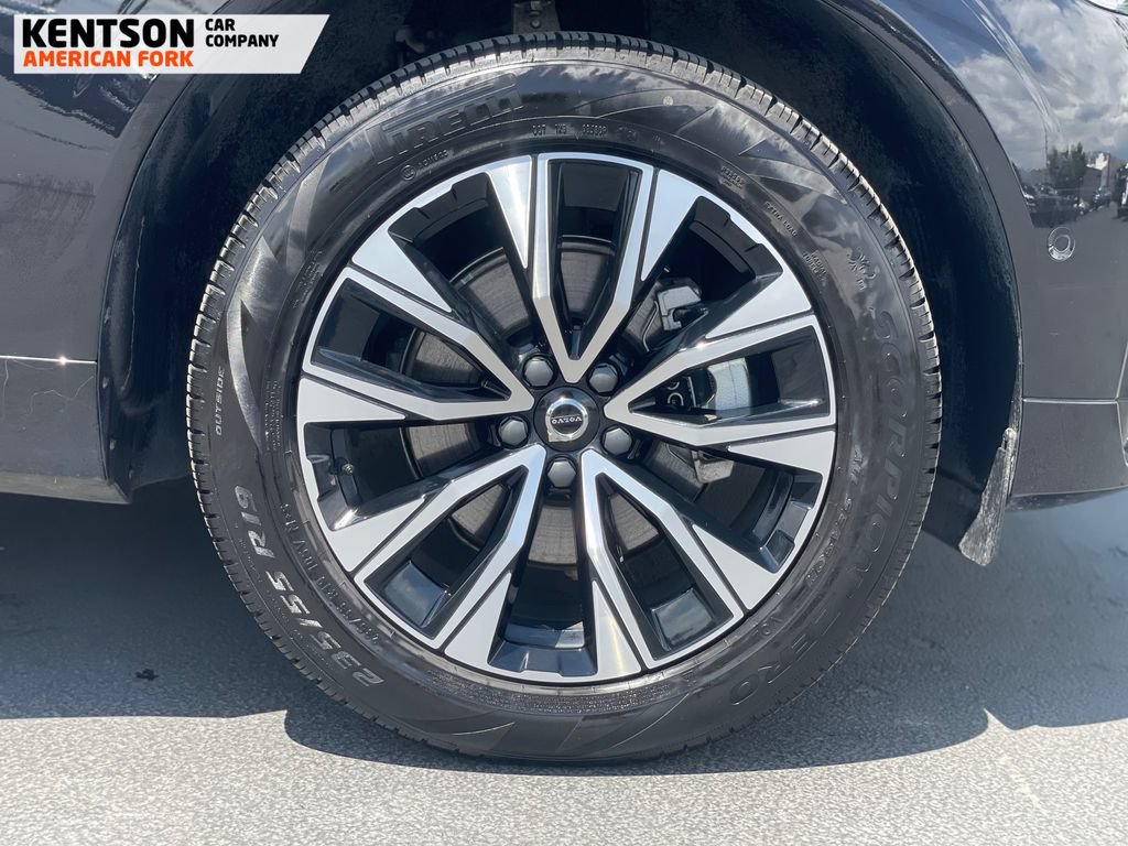 Used 2025 Volvo XC60 B5 Plus AWD/4WD image 15