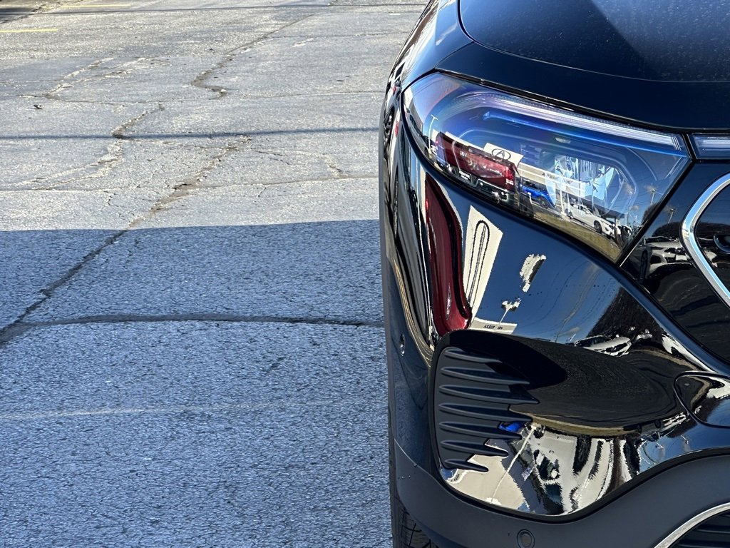 Used 2023 Mercedes-Benz EQB 300 4MATIC image 25