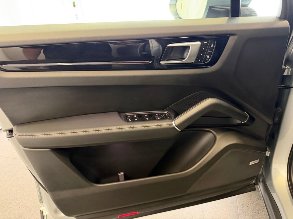 Certified 2023 Porsche Cayenne AWD/4WD image 14