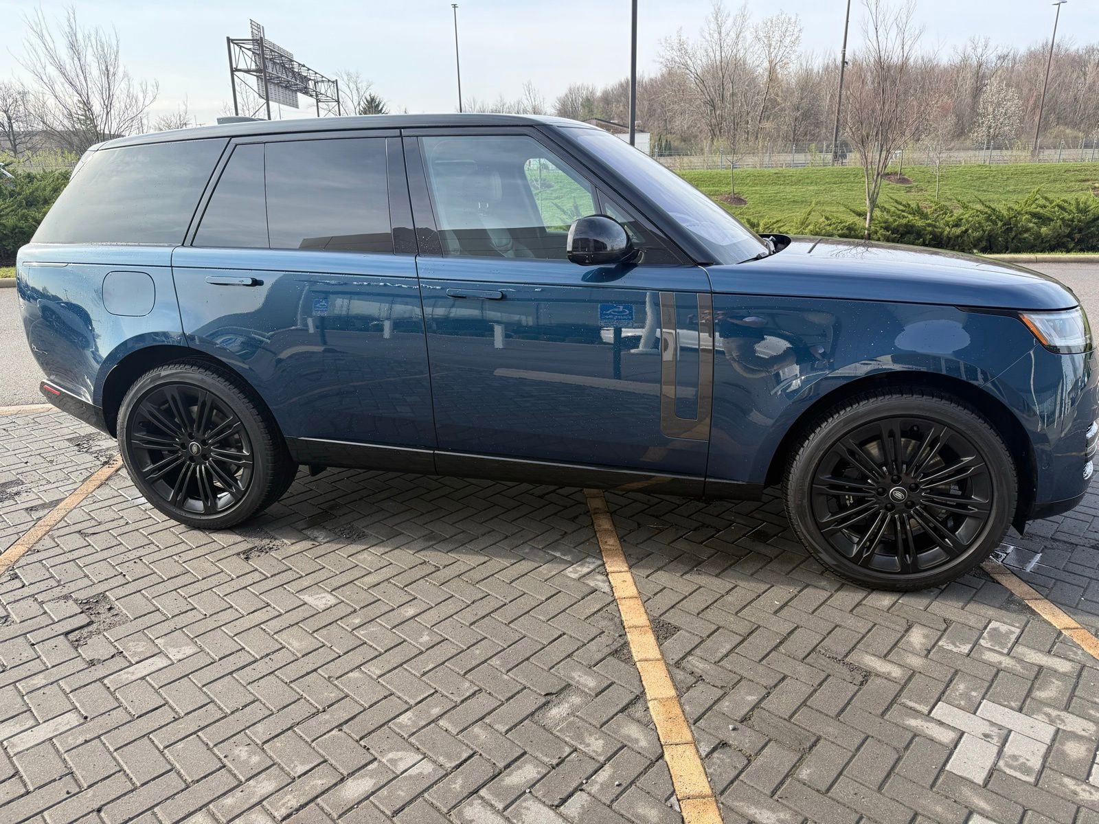 Used 2023 Land Rover Range Rover SE image 4