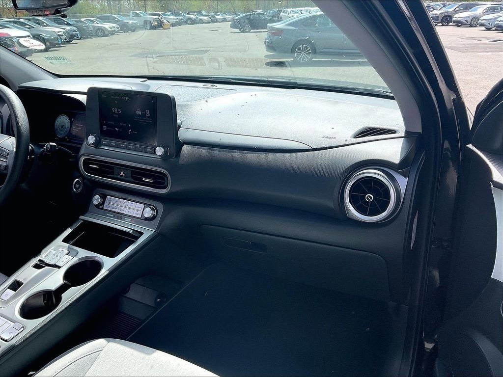 Used 2023 Hyundai Kona SE w/ Cargo Package FWD image 13