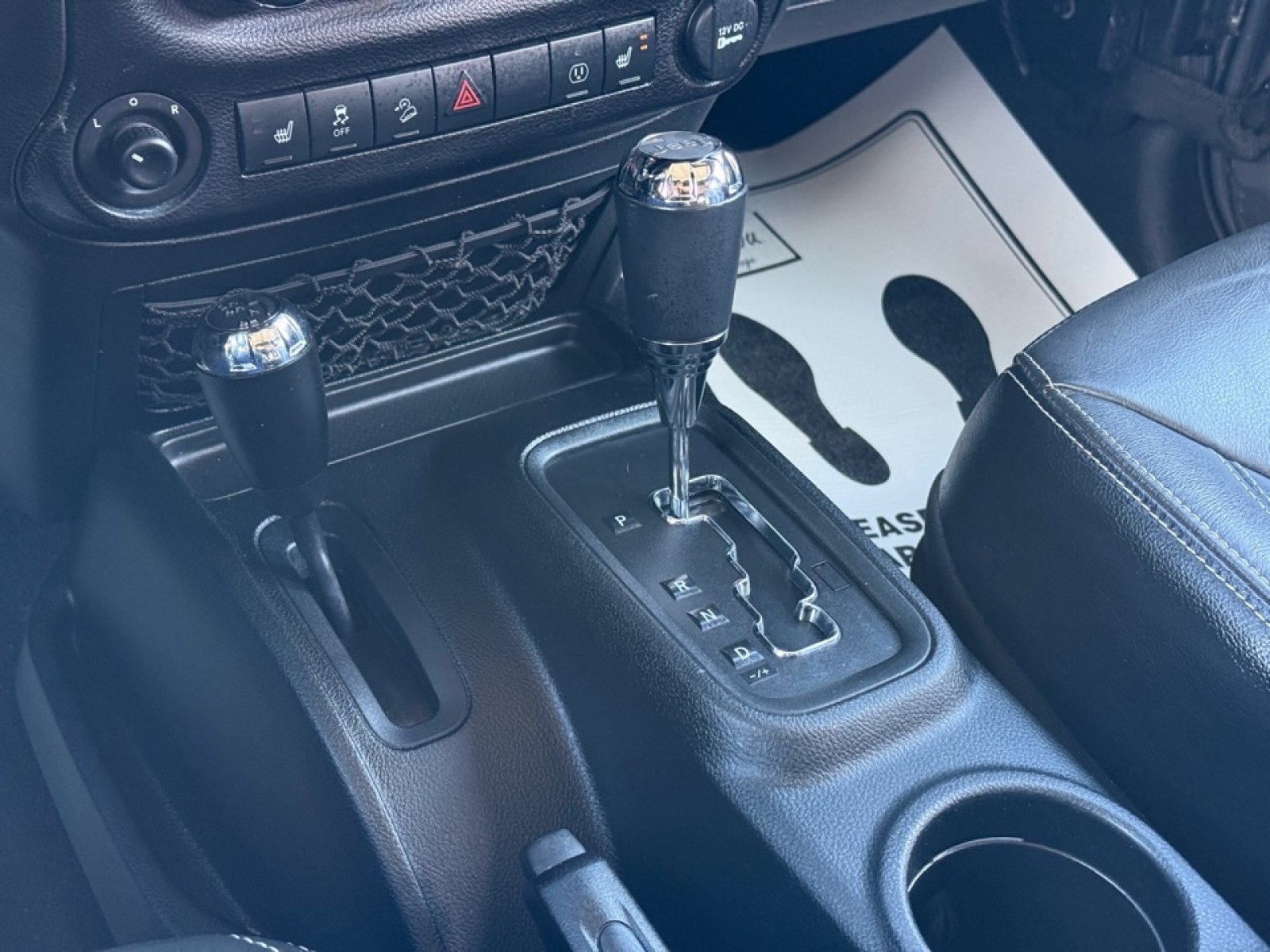 Used 2018 Jeep Wrangler Unlimited Sahara w/ Connectivity Group image 30