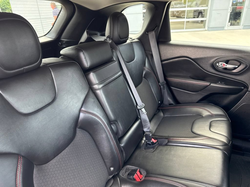 Used 2019 Jeep Cherokee Trailhawk w/ Cold Weather Group AWD/4WD image 44