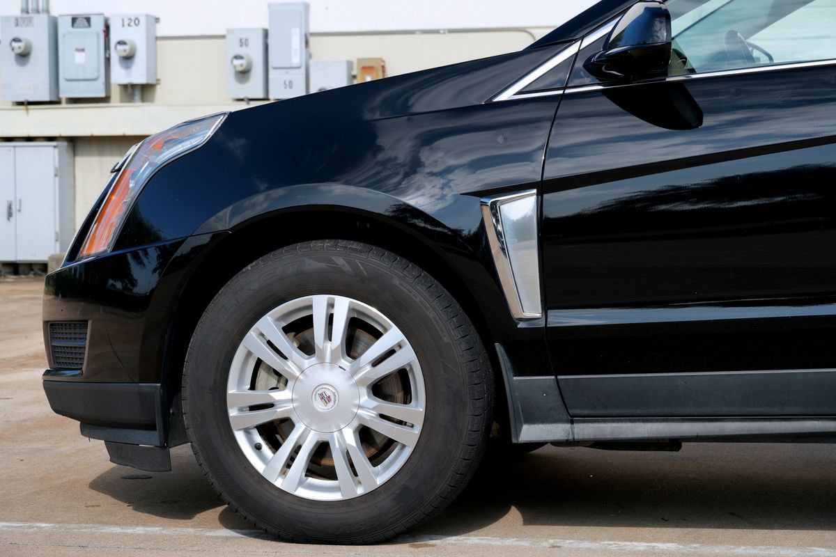 Used 2013 Cadillac SRX Luxury w/ Driver Awareness Package FWD image 24