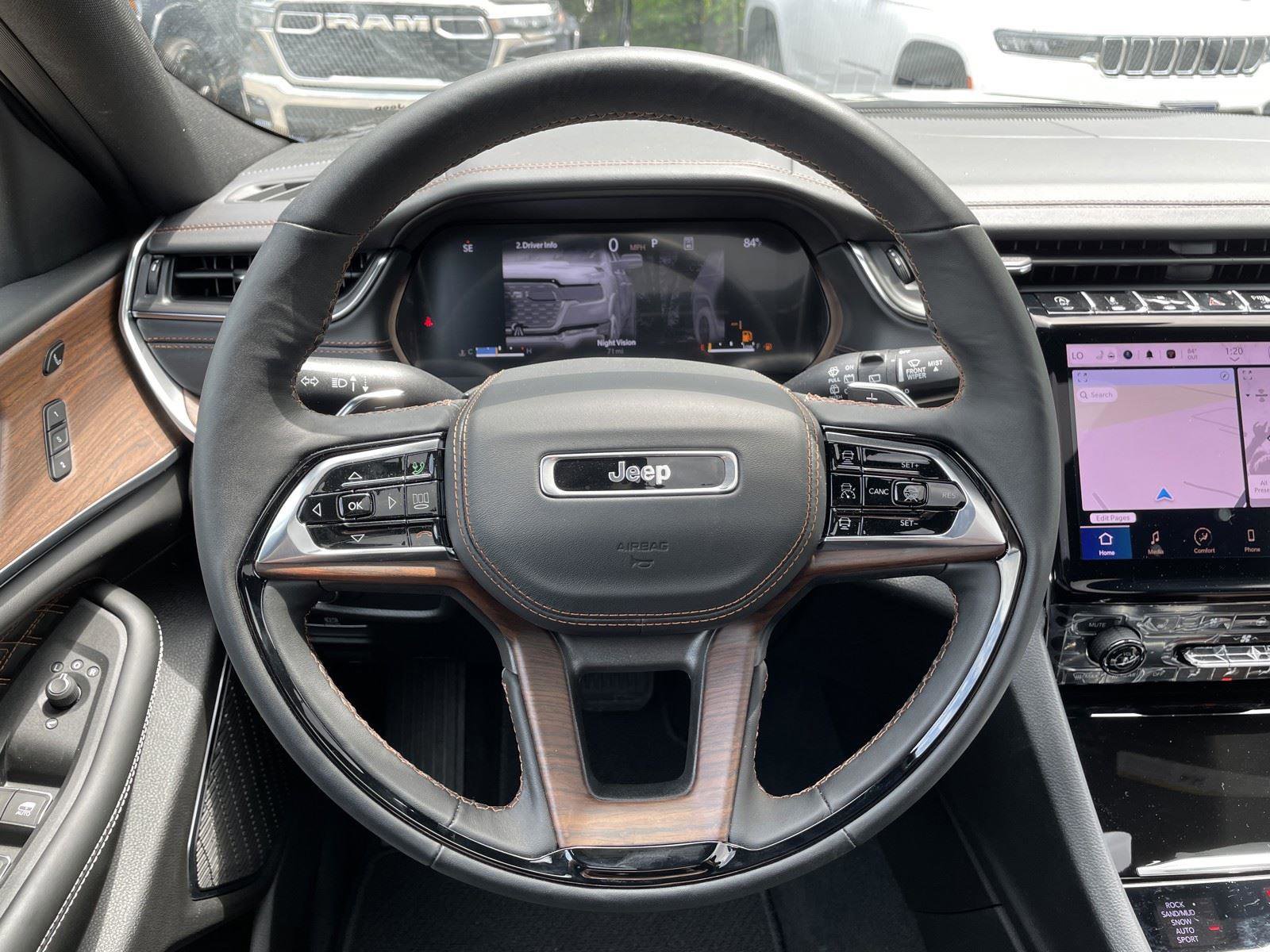 Used 2025 Jeep Grand Cherokee Summit w/ Adv Protech Group IV AWD/4WD image 15