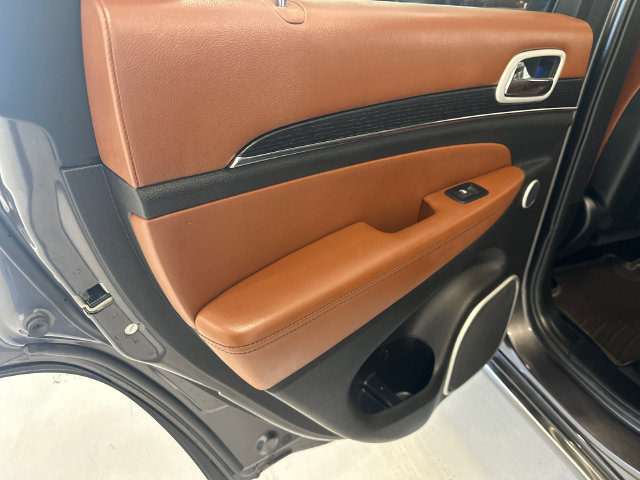 Used 2019 Jeep Grand Cherokee Summit AWD/4WD image 28