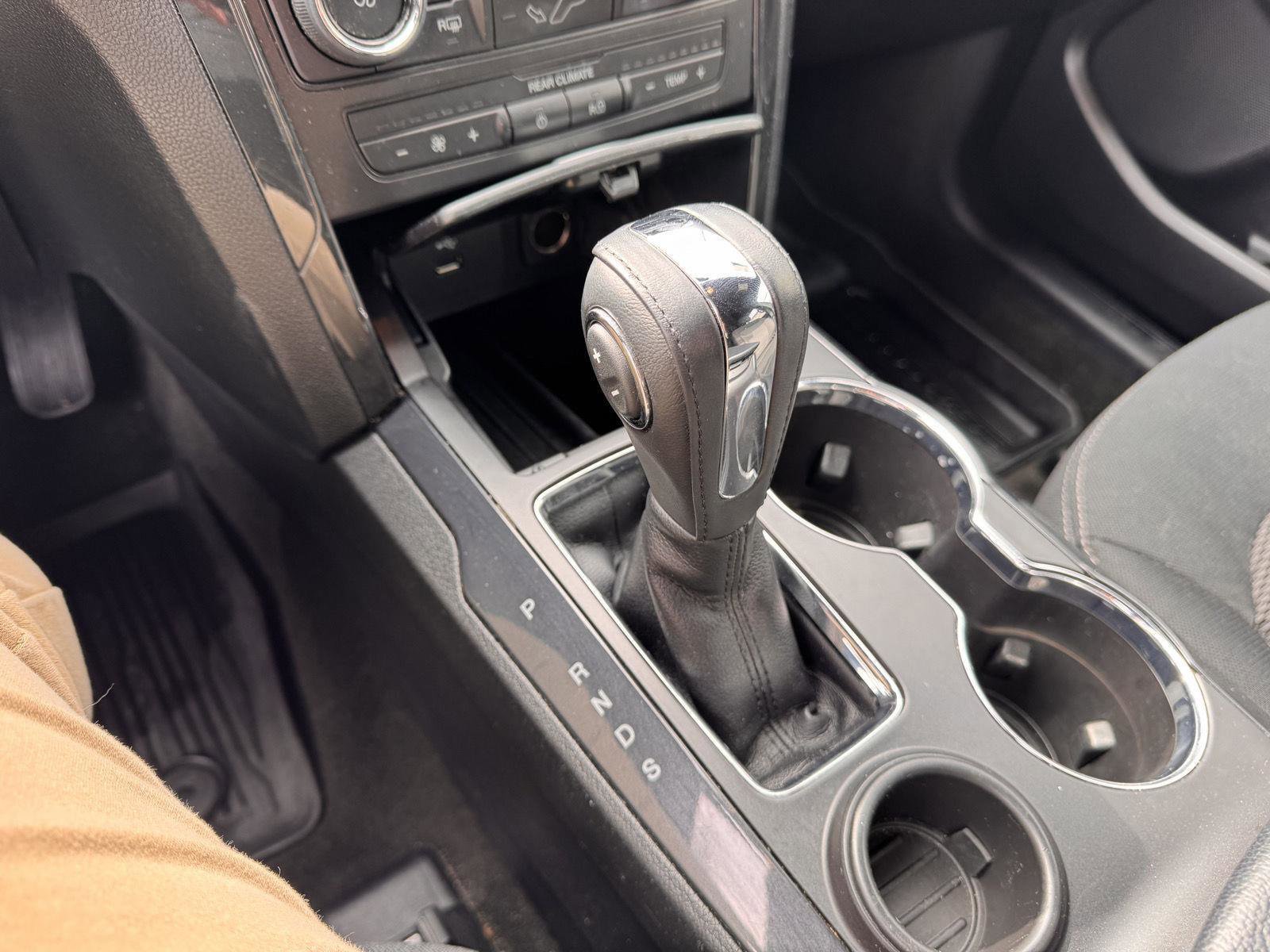 Used 2018 Ford Explorer XLT image 11