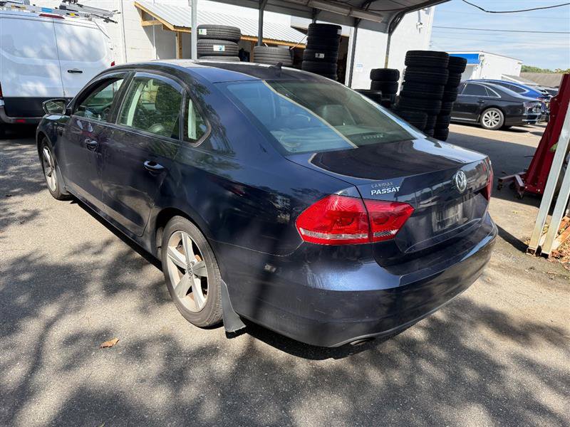 Used 2014 Volkswagen Passat 1.8T Wolfsburg Edition FWD image 3