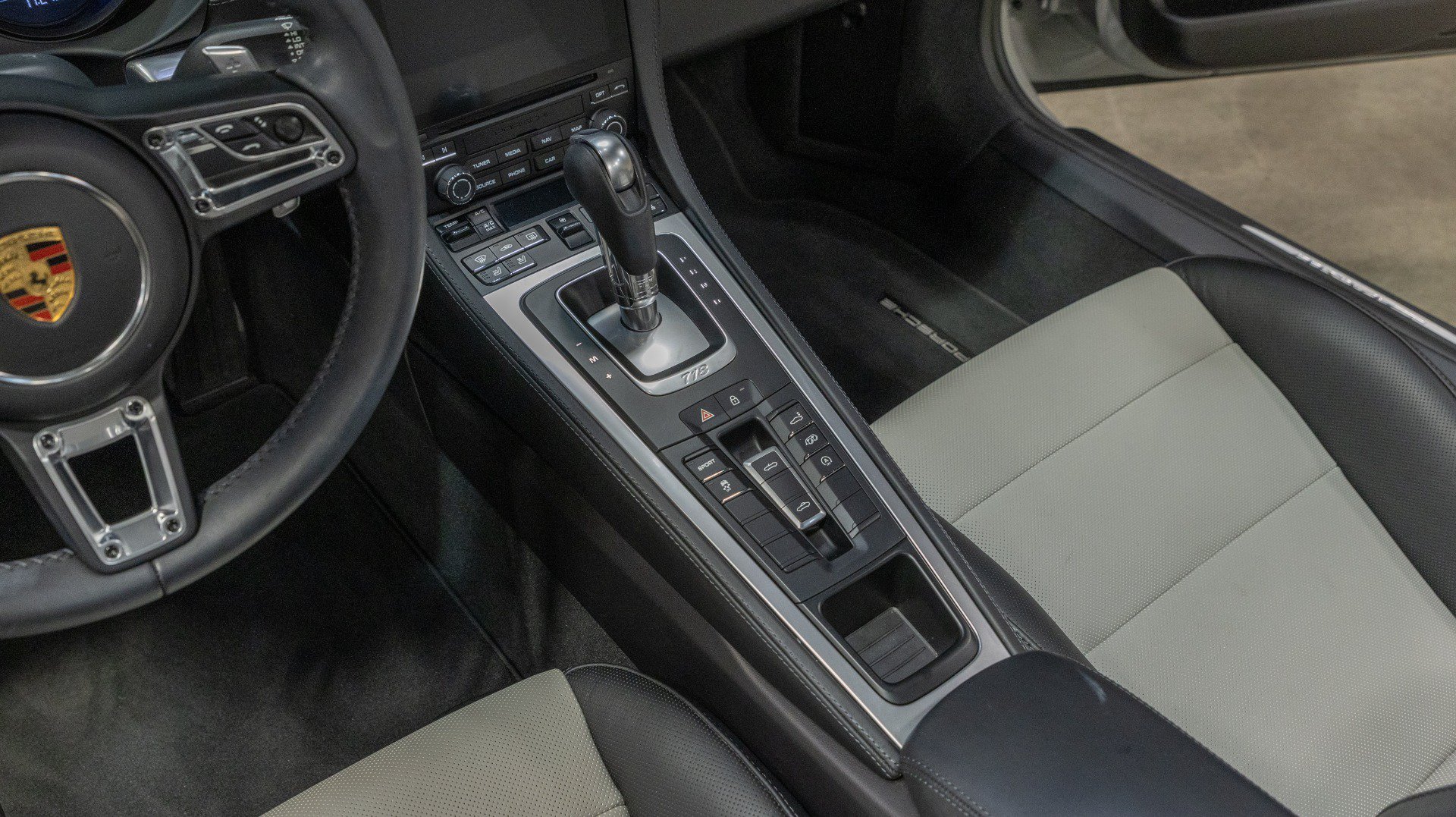 Used 2021 Porsche 718 Boxster RWD image 46