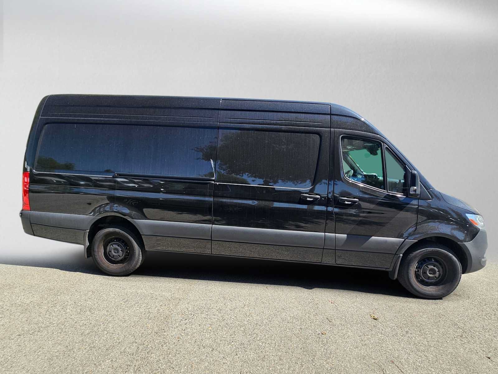Used 2025 Mercedes-Benz Sprinter 2500 image 2