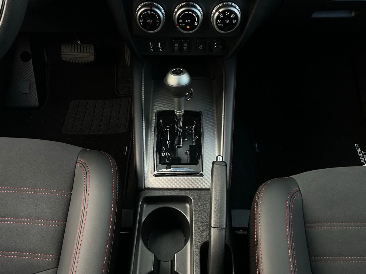 Used 2024 Mitsubishi Outlander Sport SE image 13