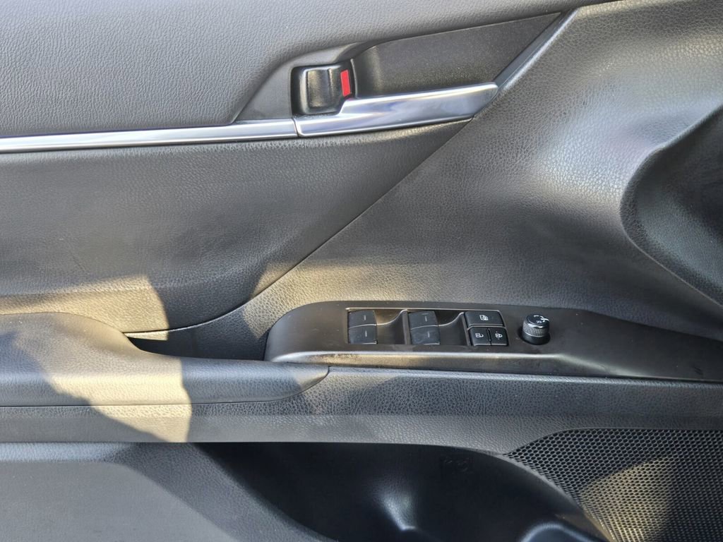 Used 2024 Toyota Camry SE image 25
