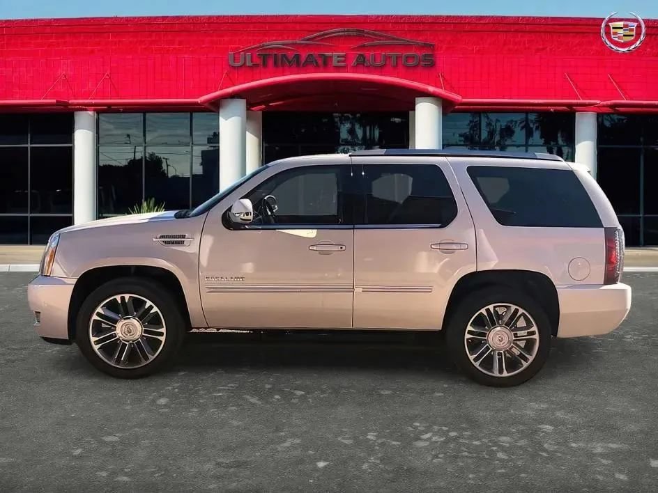 Used 2013 Cadillac Escalade Premium RWD image 7