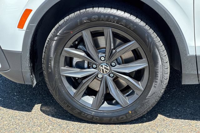 Used 2024 Volkswagen Tiguan SE AWD/4WD image 45