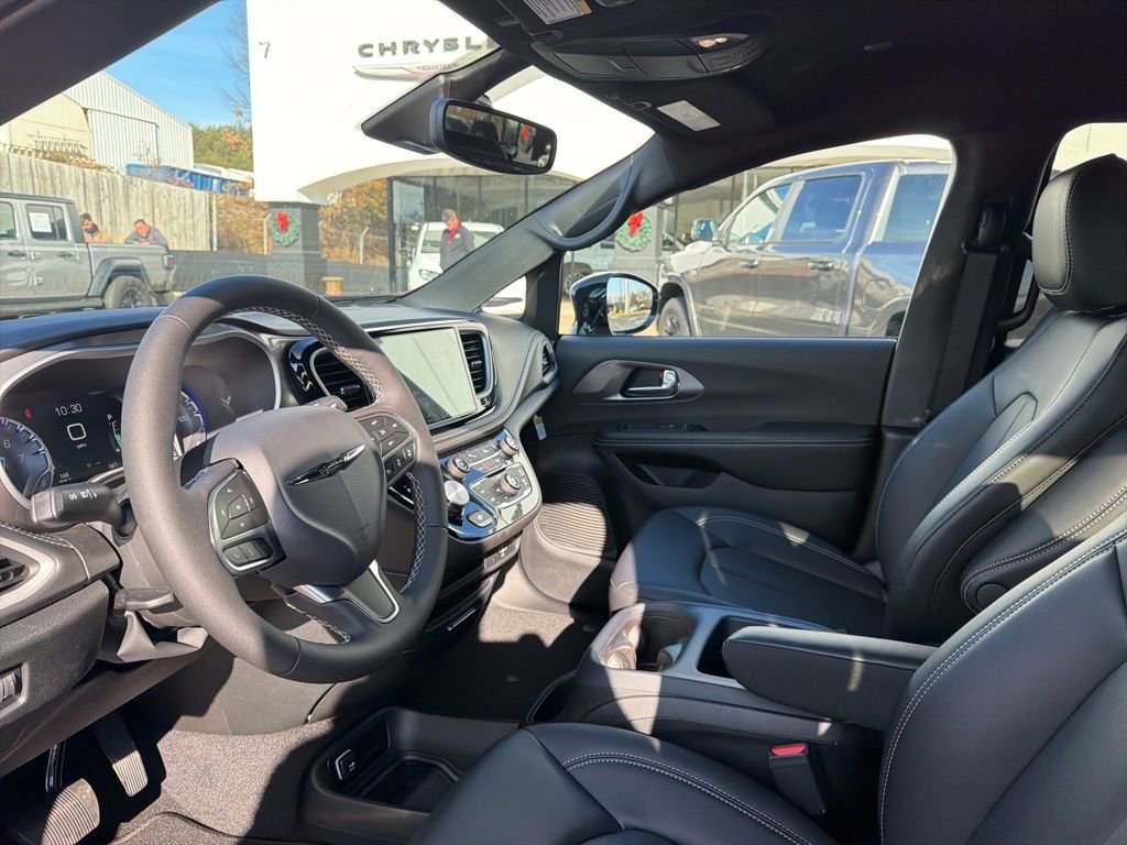 New 2026 Chrysler Pacifica Select FWD image 26