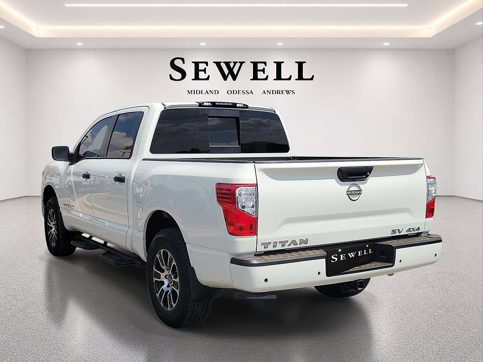 Used 2024 Nissan Titan SV w/ SV Convenience Package AWD/4WD image 3