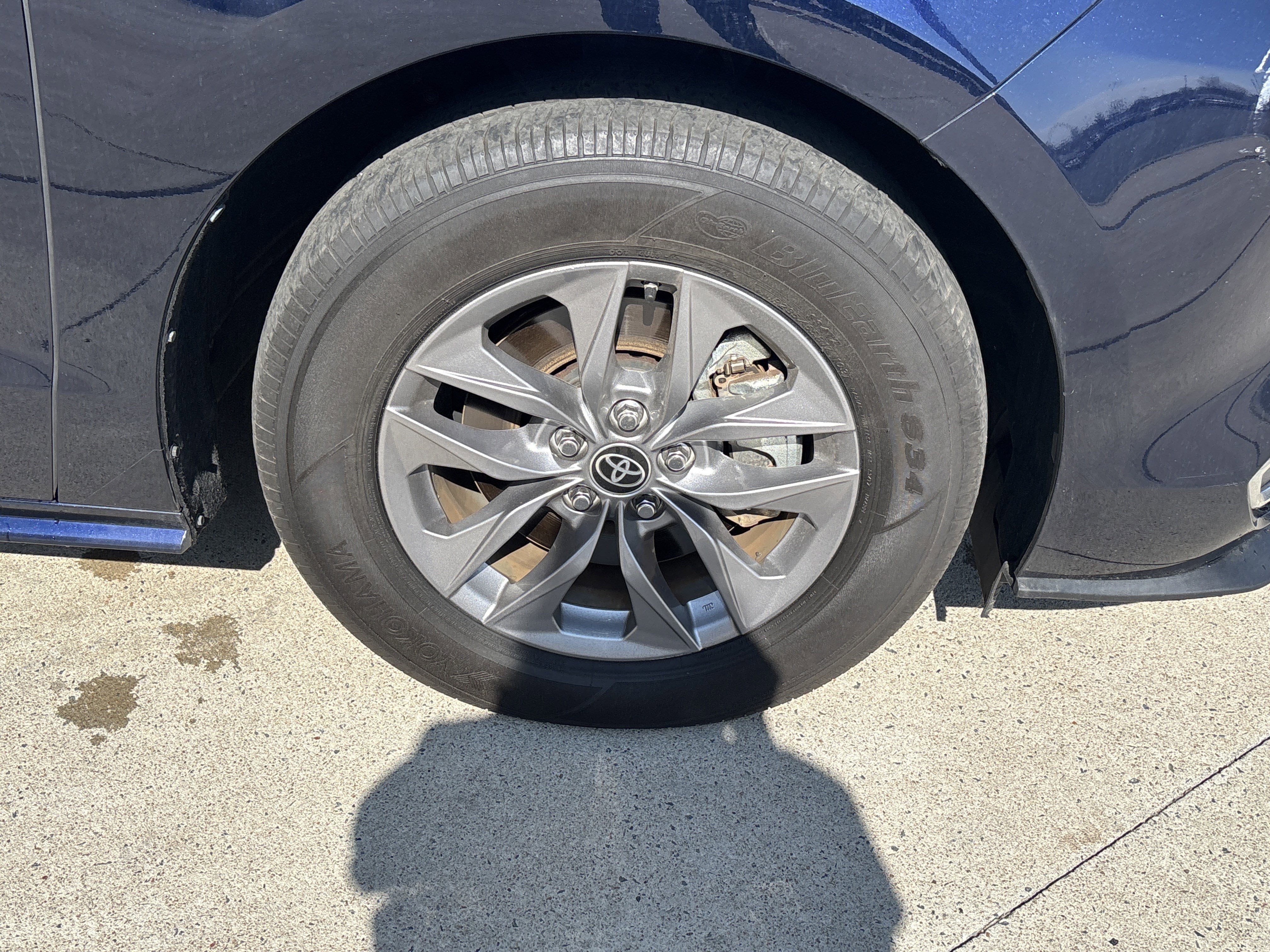 Used 2022 Toyota Sienna XLE FWD image 27