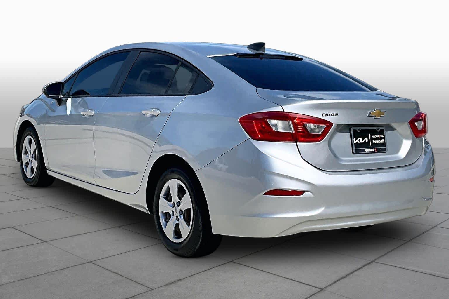 Used 2017 Chevrolet Cruze LS FWD image 10