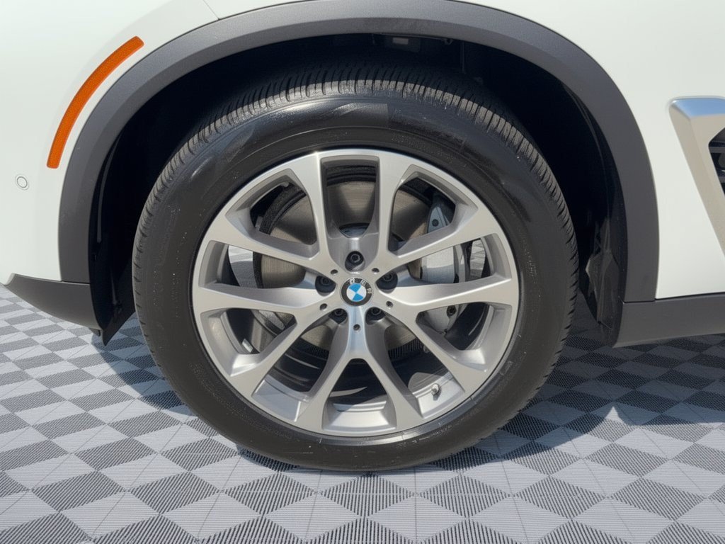 Certified 2024 BMW X5 sDrive40i w/ Parking Assistance Package RWD image 13