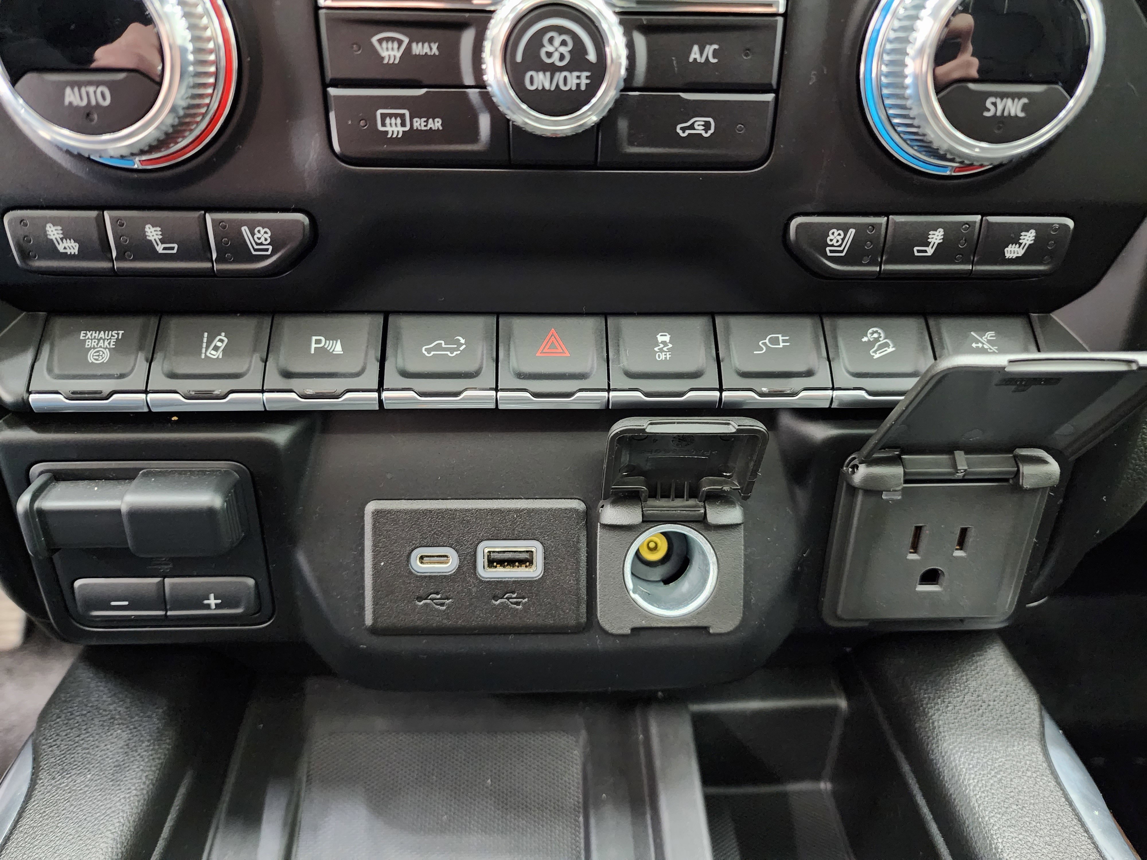 Used 2023 GMC Sierra 3500 Denali w/ Denali Ultimate Package image 60