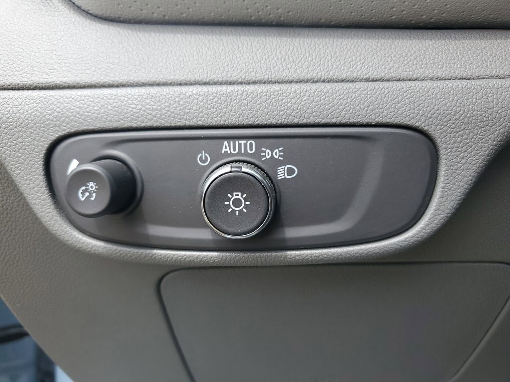 Used 2023 Chevrolet Bolt EUV Premier FWD image 22