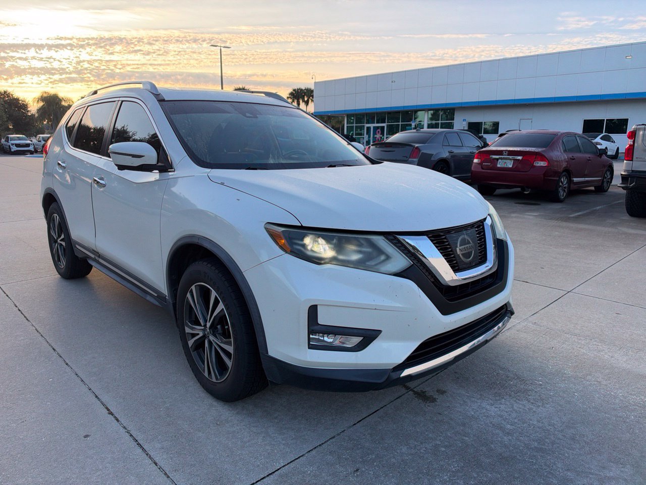 Used 2017 Nissan Rogue SL w/ SL Premium Package FWD image 7