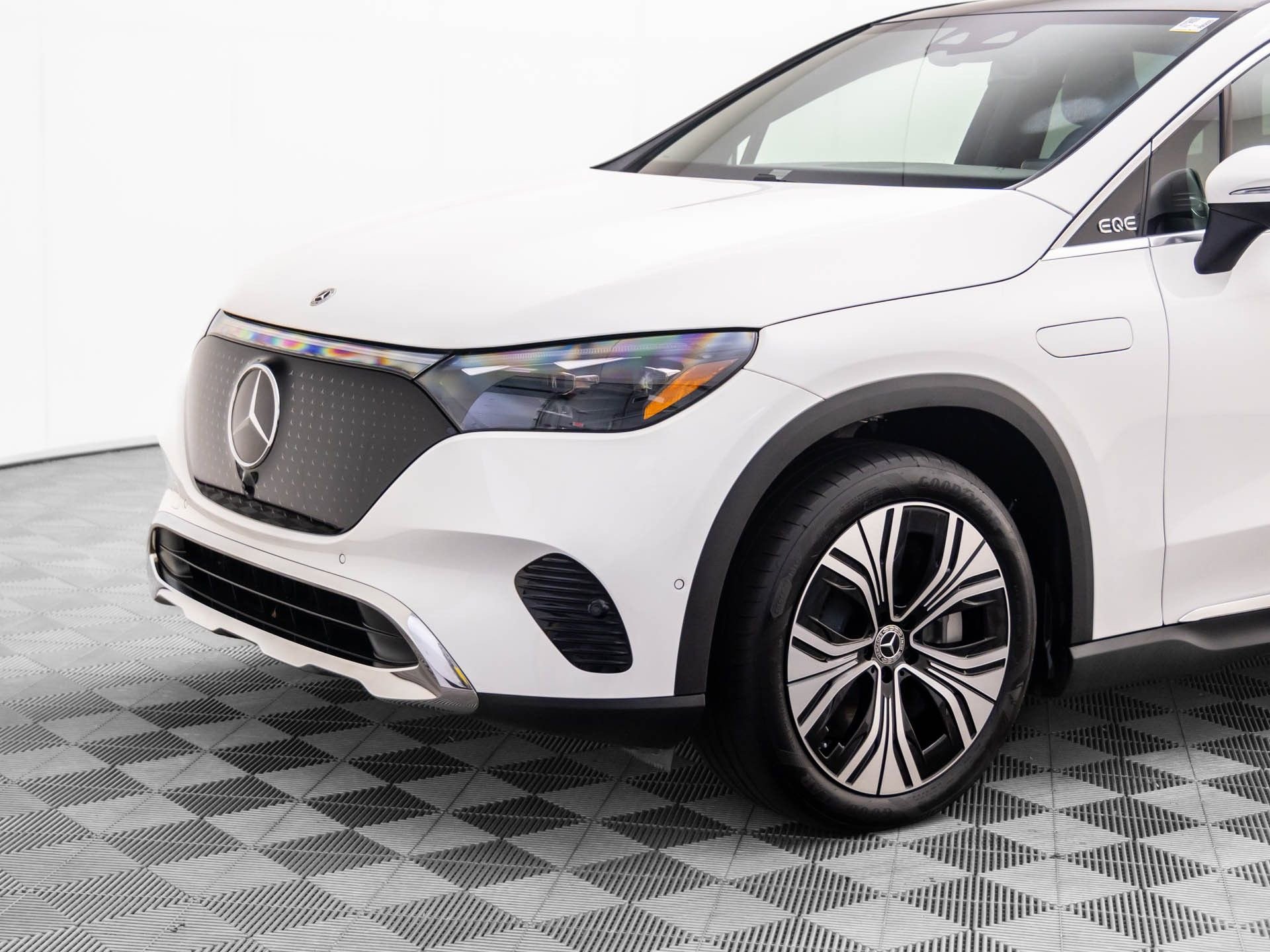 Used 2024 Mercedes-Benz EQE 350+ 4MATIC SUV w/ Driver Assistance Package image 39