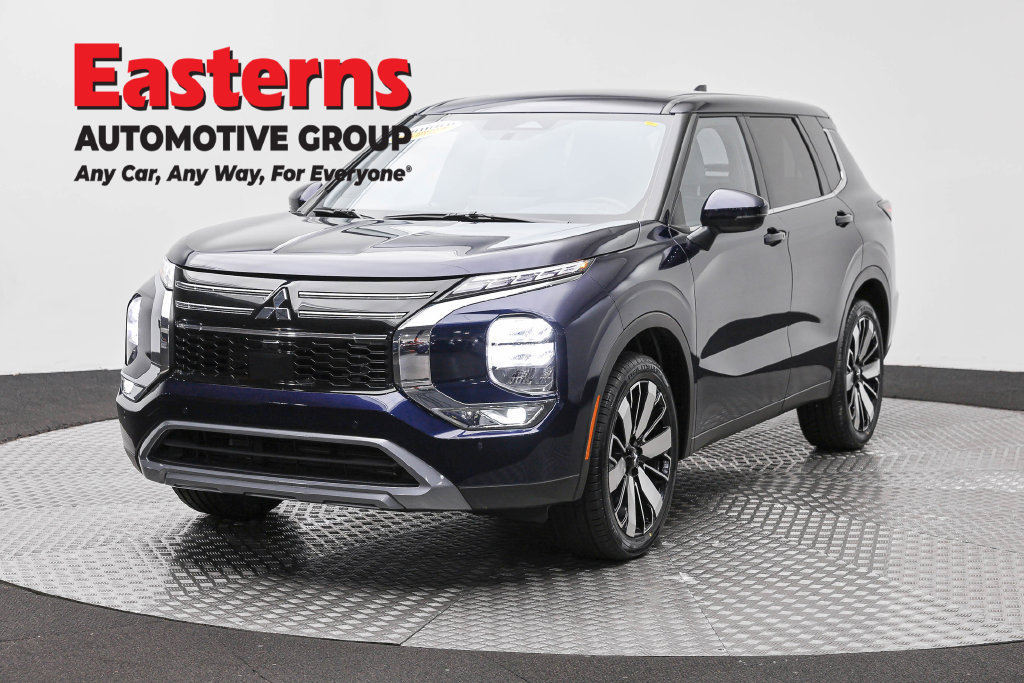 Used 2025 Mitsubishi Outlander SE