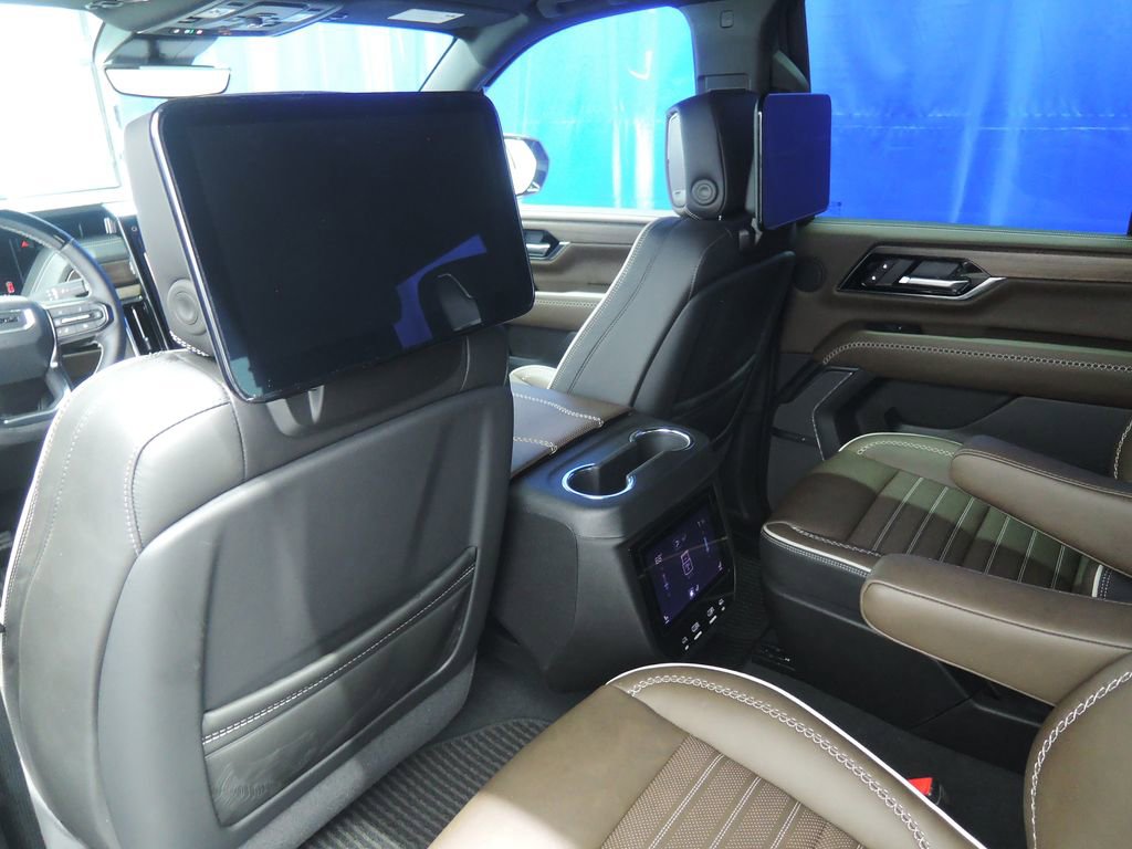 Used 2025 GMC Yukon Denali Ultimate AWD/4WD image 32